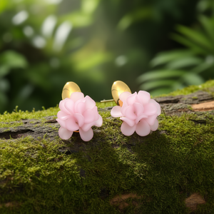 Pendientes de Moda con Flores Rosadas, Chapados en Oro, Acero Inoxidable 316L, Sostenibles y Resistentes - Product Image 3