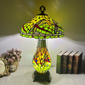 Lámpara de Mesa Estilo Tiffany Vintage con Pantalla de Vidrio de Colores, Lámpara LED de Noche para Dormitorio o Sala de Estar - Product Image 3