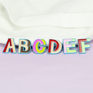 Stock drôle dessin animé <span class=keywords><strong>lettre</strong></span> broche émail broche personnalité mignonne 26 anglais <span class=keywords><strong>lettre</strong></span> sac accessoires broche Badge - Product Image 2