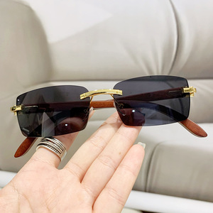 À la mode Marque De Luxe Conception Hommes Femmes Diamant Bord <span class=keywords><strong>Coupe</strong></span> Sans Monture <span class=keywords><strong>Carré</strong></span> Gradient Uv400 Bois Grain Lentille Rétro Lunettes De Soleil - Product Image 4