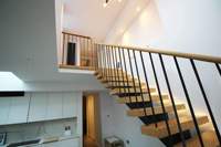 Escalier en acier à poutres droites, escalier moderne en métal pour villa, utilisation intérieure