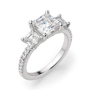 Anillo de compromiso, aniversario y cumpleaños de plata de ley clásico con tres piedras de moissanita talla Asscher - Product Image 1