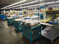 Chariot de manutention personnalisé pour matériaux de couture, chariot à cage en treillis métallique en acier pour la fabrication de vêtements