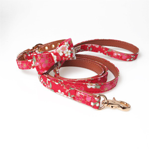 Nouvelle fleur rouge collier et laisse pour chien ensemble de luxe Style japonais collier pour animaux de compagnie en cuir PU collier de chien laisse chien Bandana boucle en métal - Product Image 3