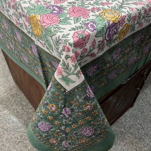 Diseño de lujo Bloque de mano Impreso Hermoso diseño floral Mantel de lino con 8 servilletas Set en precio al por mayor - Product Image 1