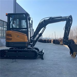 Excavadora compacta de 2.7 toneladas, equipada con una hoja de excavación, puede eliminar rápidamente obstáculos en la carretera. - Product Image 1