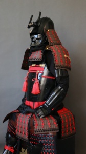 Armadura de Samurái de Tamaño Real, Disfraz de Guerrero Negro y Rojo con Kabuto para Accesorios de Cine - Product Image 5