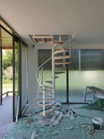 Escaliers en spirale personnalisables à cadre métallique luxueux pour les halls d'hôtel haut de gamme