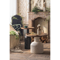 Table basse d'appoint sculptée Innova Home, style antique rustique, avec plateau en bois et base en métal, idéale pour l'aménagement extérieur et la réduction de la consommation d'espace dans le salon.