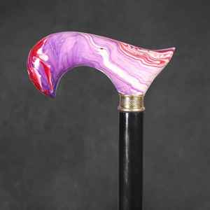 Bastón de madera decorado con resina que proporciona un soporte de equilibrio confiable y un diseño artesanal único. - Product Image 3