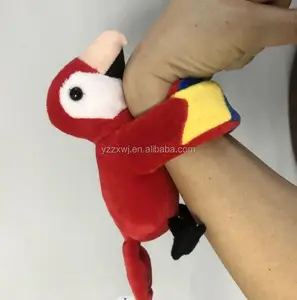 Huggers rouge oiseau en peluche Slap Bracelet Animal en peluche enfants jouets 8 pouces Customeizd oiseaux en peluche jouets en peluche