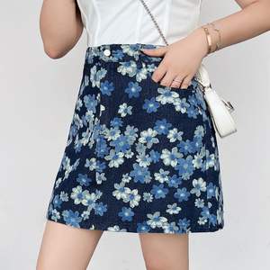 Jupe en jean pour femme N8079, bleu foncé, imprimé floral, coupe trapèze, mini, en coton, grande taille - Product Image 4