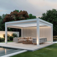 Pergola autonome à lames orientables avec structure en métal graphite et toit rigide pyramidal pour villas et jardins en bois