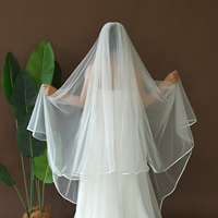 Voile de mariée élargi en satin classique à la mode décoré de voiles de robe de mariée à deux couches en satin à grande queue