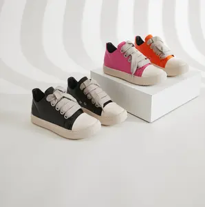 Kadınlar için rahat ayakkabılar 2023 sokak giyim dantel-up yürüyüş kalın taban ayakkabı moda pembe siyah PU deri ayakkabı Sneakers