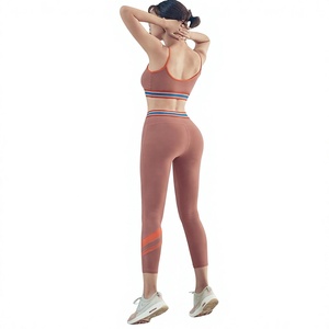 Ropa de Yoga Personalizada al por Mayor, Último Diseño, Conjunto Deportivo de 2 Piezas para Mujer, Transpirable, Elástico, con Espalda Cruzada y Largo hasta la Pantorrilla - Product Image 1