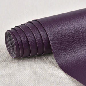 Vente en gros de <span class=keywords><strong>rouleau</strong></span> de tissu en <span class=keywords><strong>simili</strong></span> <span class=keywords><strong>cuir</strong></span> PVC auto-adhésif 100*137cm chaise de réparation artificielle imperméable et résistant aux taches en grain de lichi - Product Image 3