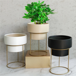 <span class=keywords><strong>Vaso</strong></span> in <span class=keywords><strong>Ceramica</strong></span> Nordico per <span class=keywords><strong>Piante</strong></span> <span class=keywords><strong>Grasse</strong></span>, Piccolo, Nero Opaco con Finitura Smaltata, per Casa e Giardino - Product Image 2