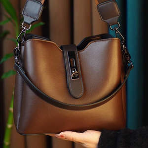 Bolso de Hombro Coud Fashion para Mujer, Primavera 2025, Gran Capacidad, Bandolera con Cierre Decorativo, Color Marrón y Negro - Product Image 5