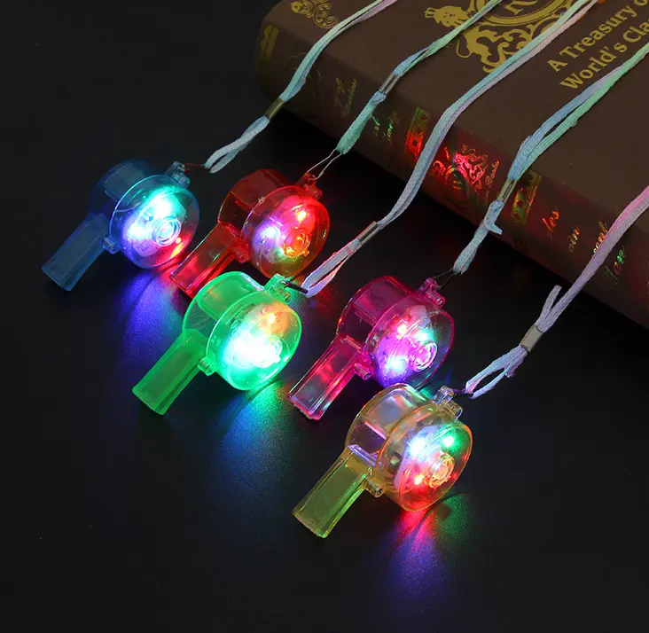 Coloré LED sifflet éclairer bruiteur sifflet lueur dans le noir pour la fête