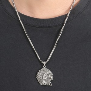 yunnique Collier Punk pour Homme en Acier Titane avec Pendentif Tête de Chieftain, Sertissage Pavé, Design Visage Géométrique, Bijoux - Product Image 4