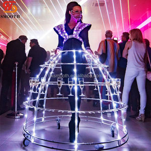 SMOOTH Soporte de metal LED personalizado y creativo para vino y champán, con diseño de falda para bodas y eventos - Product Image 2