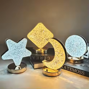 Nordischer Stil RGB LED Tischlampe für Schlafzimmer Wiederaufladbare Nachtleuchte mit Romantischem Stern-Mond-Dekor Batteriebetrieben - Product Image 3