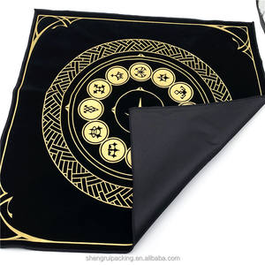 ผ้าปูโต๊ะสำหรับทำพิธีกรรมไพ่ทาโรต์ ขนาด 18.<span class=keywords><strong>7</strong></span> x 18.<span class=keywords><strong>7</strong></span> นิ้ว พิมพ์ลายเต็มผืน ปั๊มฟอยล์ทอง ผ้ากำมะหยี่สีดำทรงสี่เหลี่ยม - Product Image 3