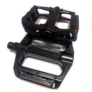 Pedales de Bicicleta de Aleación de Aluminio, Autolubricantes, Duraderos, Negros, para Ciclismo de Montaña - Product Image 1