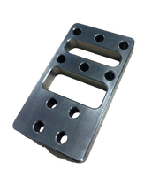 Composants d'usinage CNC de précision Plaque de support avec fentes rectangulaires et trous fraisés à contre-emboutissage Faible MOQ