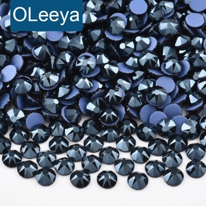 OLeeya 2088 Strass Premium à Dos Plat Thermocollants, Cristaux Métalliques Décoratifs, Pierres Diamantées pour Chaussures, Sacs et Vêtements - Product Image 1