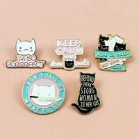 Broche transfrontalière en forme de chaton de dessin animé mignon, bijou personnalisé avec alphabet anglais, pour veste et sac à dos, badge décoratif thermolaqué