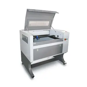 Máquina de controle a laser 6040 M2 com tubo de reciclagem, trilho de guia linear 80W, trilho deslizante interno opcional, cama em favo de mel, refrigerador S&A CW3000