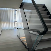 Rampe d'escalier en verre pour villa de style minimaliste moderne ; Escaliers en acier avec profilés en acier intégrés ; Balcon extérieur 304