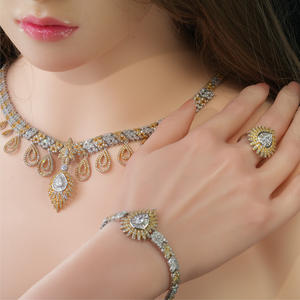 Ensemble de bijoux en or rose Goldleafgem 10k 14k 18k avec diamants de laboratoire pour femmes - Collier, bague et bracelet pour fêtes et mariages - Product Image 1