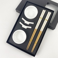 Nouveauté 2024 Vaisselle à sushi en porcelaine Assiette de luxe Assiette à sardines Ensemble de vaisselle à sushi avec baguettes Ensemble cadeau