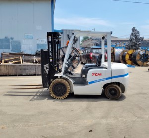 Carretilla elevadora usada TCM de 3 toneladas a precio barato a la venta usada para uso doméstico tiendas de reparación de maquinaria hoteles tiendas de alimentación altura de elevación de 4,5 m - Product Image 5