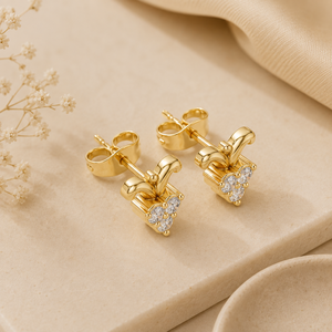 Pendientes de clip de oro amarillo de 22 quilates con brillantes piedras de circonita cúbica blanca en un delicado diseño de racimo de flores - Product Image 5
