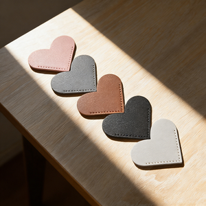 Fast Delivery Various Colors Book Page Corner Leather Love Heart Bookmarks for Valentine