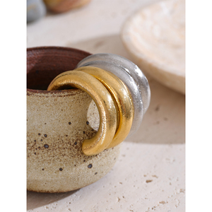 JINYOU 913 Allergie verhindern Hochwertige Metall gebürstete Edelstahl Vielseitige Schmuck Minimalist ische C-Form Ungewöhnliche Creolen - Product Image 2