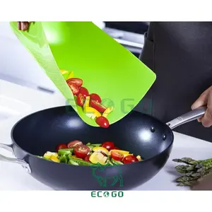 Nouveau design de planche à découper en bois ensemble de planches à découper en bambou avec tapis en plastique flexible de 6 couleurs planches à découper - Product Image 4