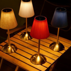 Lampe de table moderne en laiton avec abat-jour conique en tissu multicolore, LED blanc chaud doux, alimentation CA, commande par interrupteur, décoration de chambre - Product Image 4