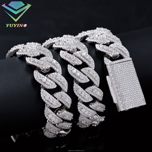 Chaîne cubaine à maillons larges plaquée or en argent sterling 925, sertie de moissanite VVS (testée au diamant), monture griffe, pour homme - Product Image 6