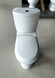 Inodoro de dos piezas con sifón en P y descarga moderna para baño - Product Image 4