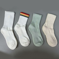 Chaussettes de sport décontractées rétro personnalisées pour femmes, respirantes, douces, en coton tricoté jacquard, antidérapantes, séchage rapide, pour la course à pied et le basketball