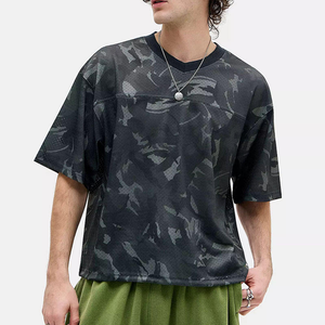 T-shirt en jersey streetwear à col en V, imprimé par sublimation, motif camouflage, maille respirante, vente en gros - Product Image 3
