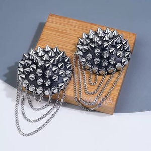 Cache-tétons réutilisables pour femmes, style punk, en acrylique, avec rivets métalliques, autocollants, en PU, sexy, noirs - Product Image 4