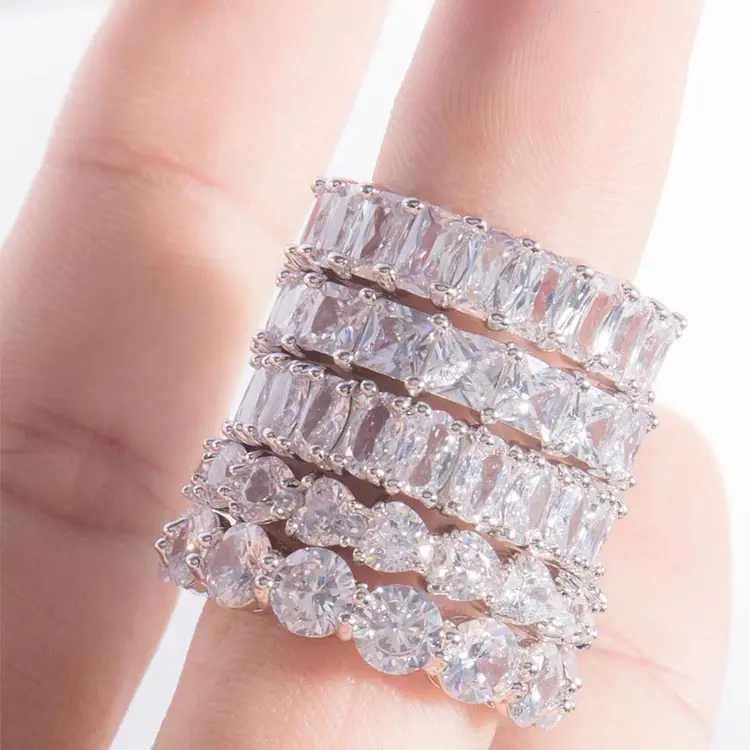 MEDBOO مجوهرات مخصص خاتم الخطوبة 18K الذهب الماس الخلود المويسانتي شريط خاتم للنساء