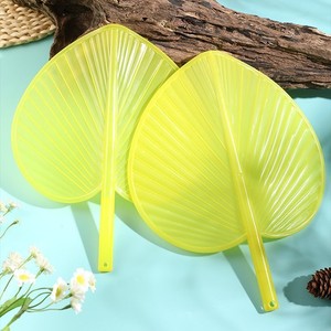 Abanico de Mano Plegable de Plástico Grande con Diseño de Hoja de Palma, 32x26cm, para Uso Doméstico en Verano - Product Image 3