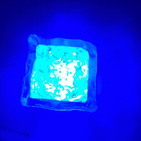 LED-Eiswürfel Blinkende Induktions-Leuchtende Eiswürfel aus Acryl Bunte Leuchtende Romantische Wein-Glas-Dekorationen für Halloween-Partys